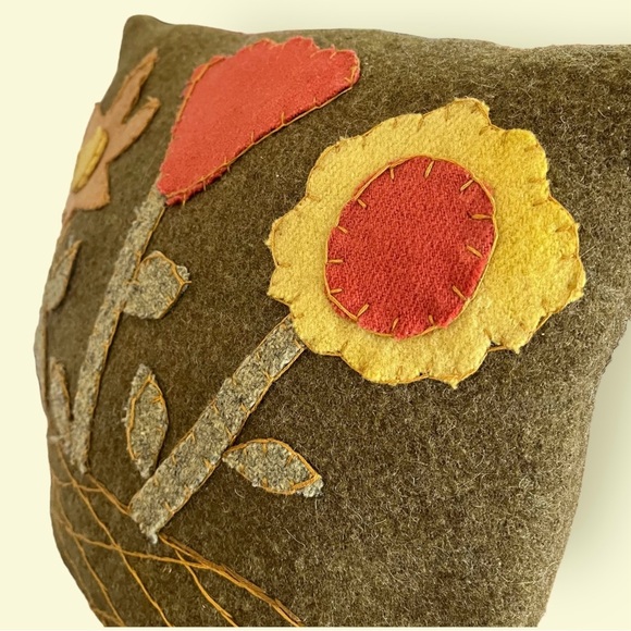 Handmade floral mini throw pillow hand sewn wool green primitive - Picture 6 of 8